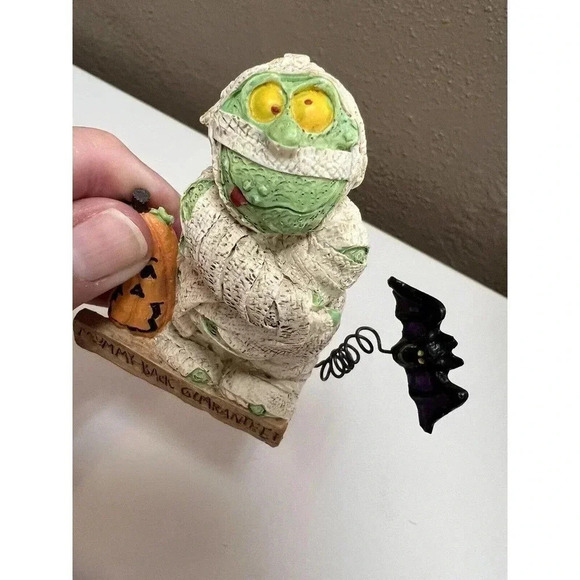 VINTAGE HALLOWEEN ZOMBIE MUMMY RESIN FIGURINE 2.75"H x 2"W BAT & PUMPKIN EUC - Picture 9 of 11